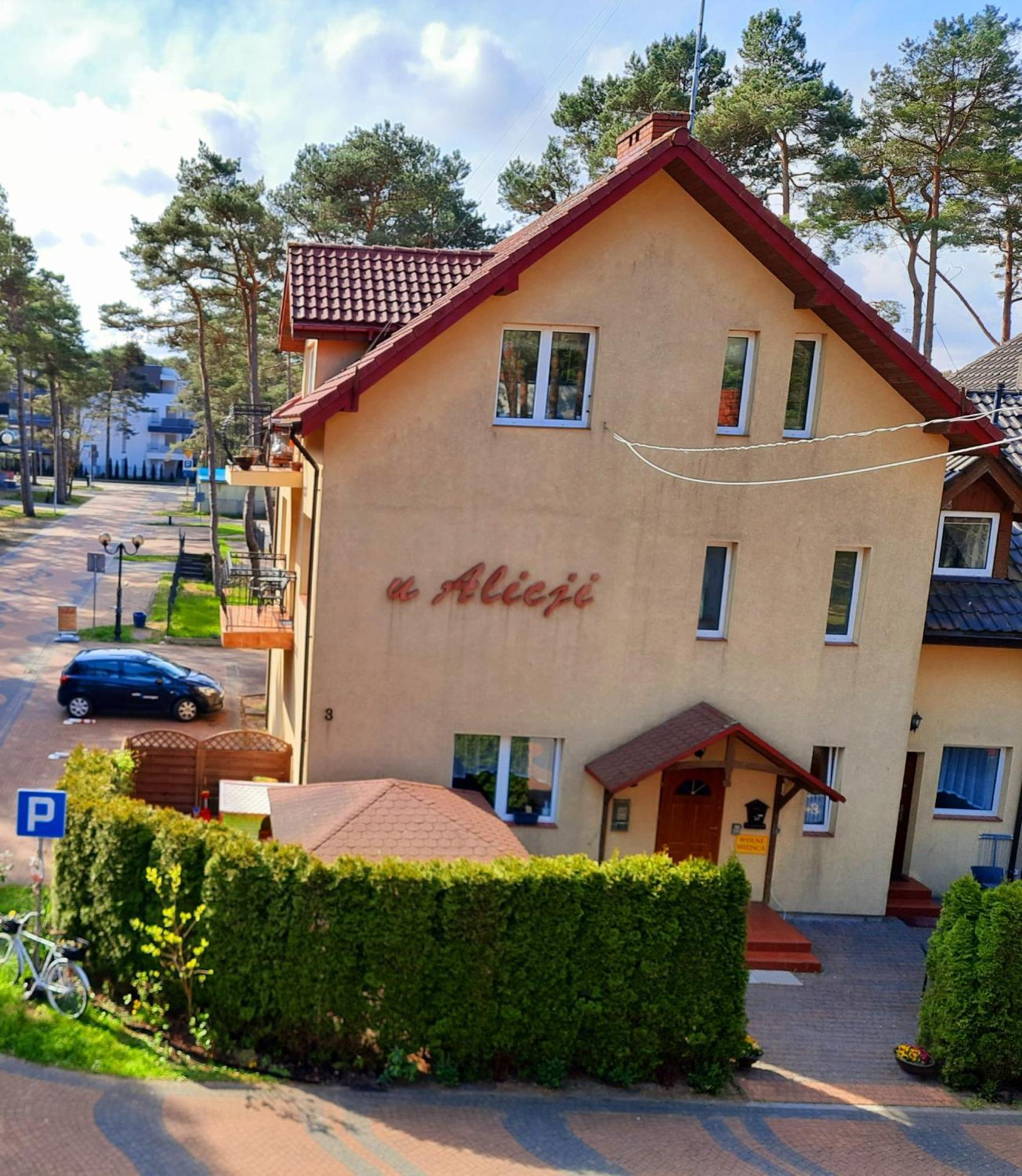 Dom Goscinny U Alicji Погожелица Экстерьер фото